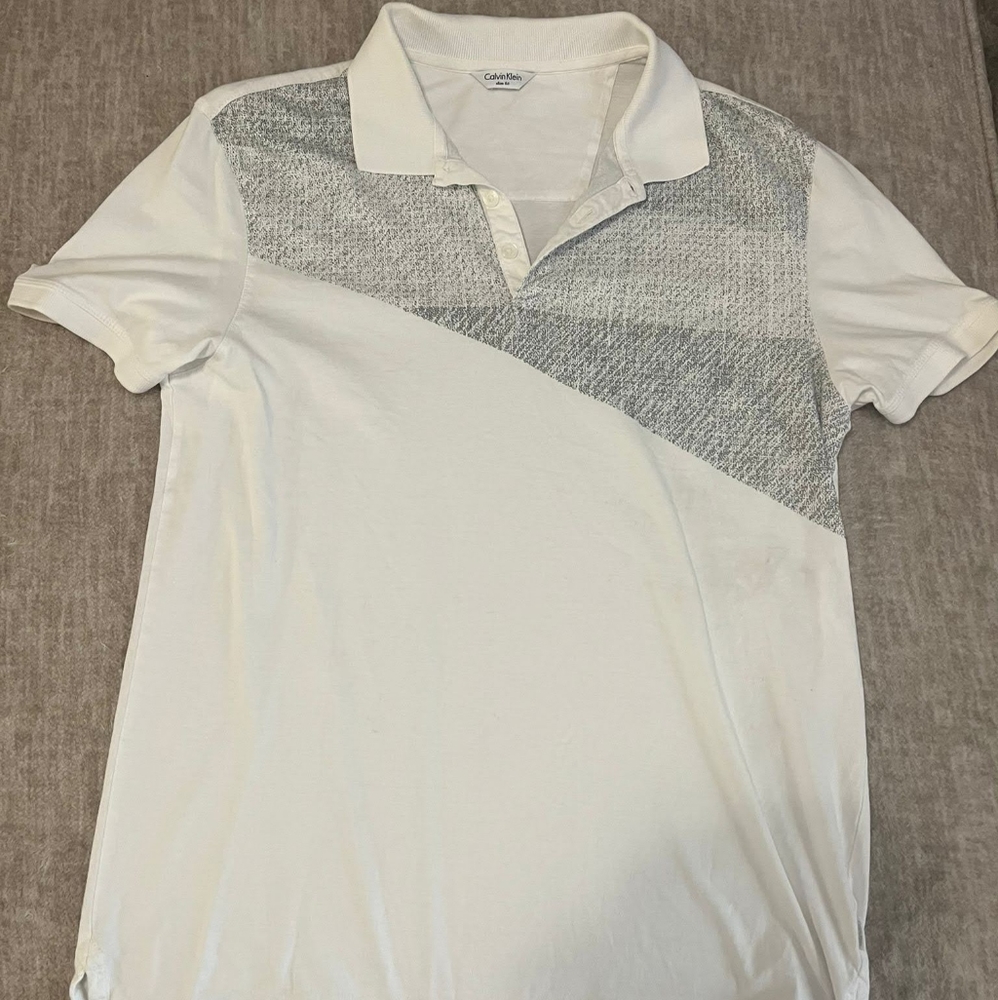 Polo with gray design